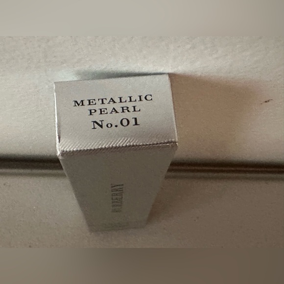 NEW BURBERRY Illuminating Drops Glow Concentrate - Picture 3 of 10